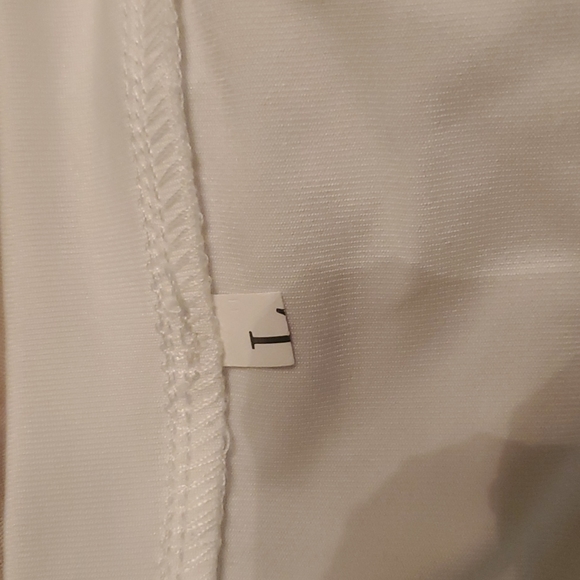 Women stylish white crop top with back out 100% Polyester size large - Picture 3 of 3